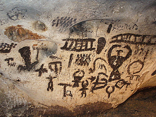 500x375 prehistoric drawings in magurata cave - Prehistoric Drawings