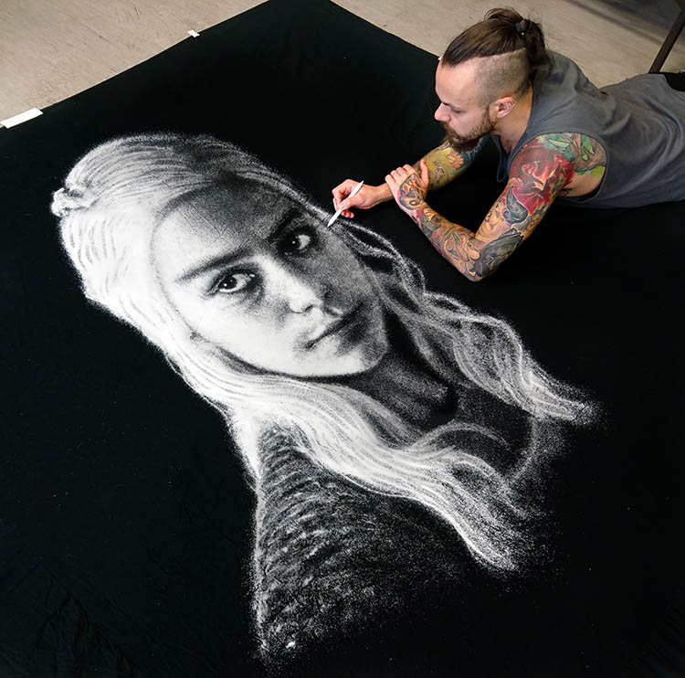 750x742 this man's salt art will leave you thirsty for more - Salt Drawing