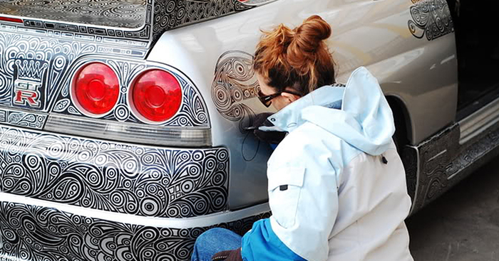 700x367 guy lets his artist wife doodle with sharpie pen on his nissan - Sharpie Pen Drawing