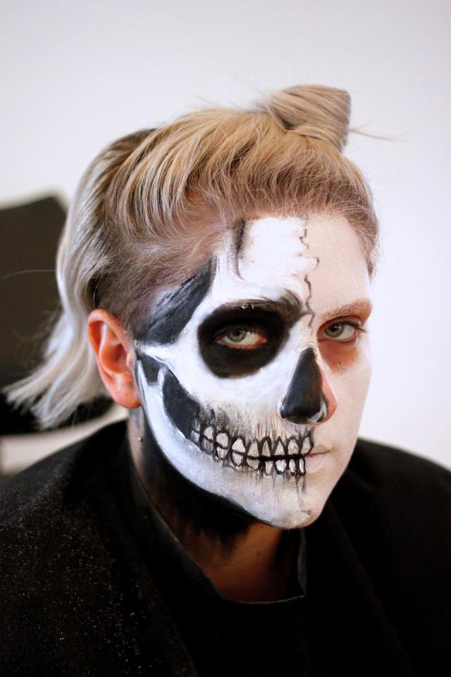 640x960 How To Create Realistic Skull Makeup - Skeleton Face Drawing