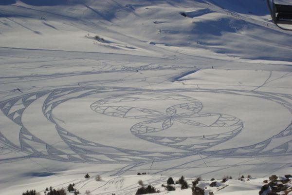 600x400 photos of simon beck's facebook famous snow drawings - Snowfall Drawing