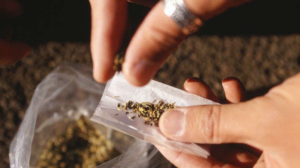 976x549 mental health week how drawings on social media are changing - Social Health Drawing