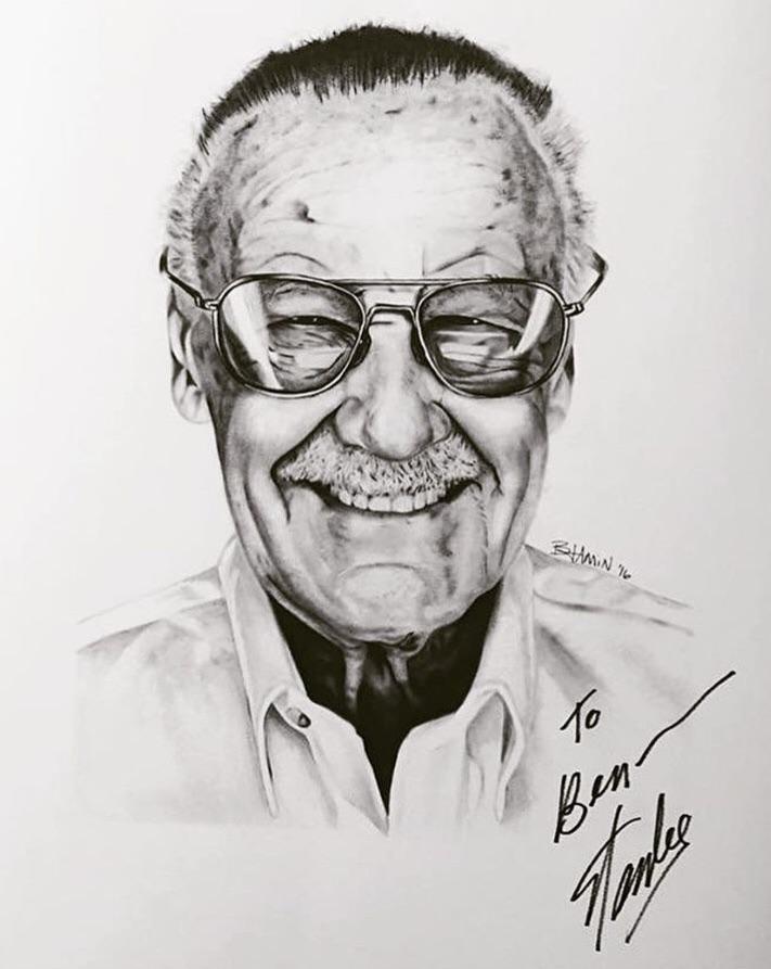 Ли портрет. Стэн ли 1922-2018 портрет. Stan Lee drawing. Удивлённый Стэн ли. Стэн ли рисунок черно белый.