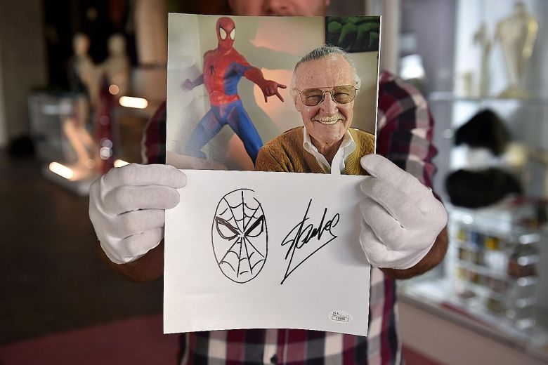 780x520 stan lee fans draw tributes, lifestyle news top stories - Stan Lee Drawing