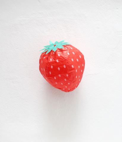411x480 Japanese Paper Balloon {strawberry} Uguisu Online Store - Strawberry Vine Drawing