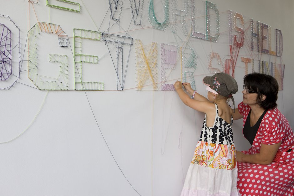 940x626 drawing with nails and coloured string eyecontact - String Drawing