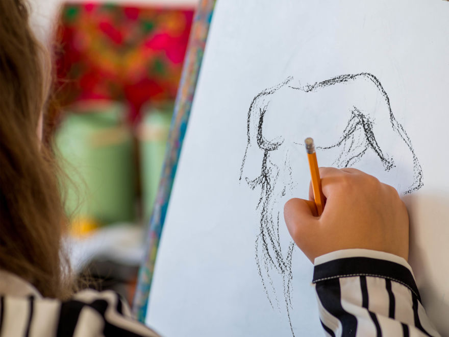 880x660 life drawing team building in london - Team Building Drawing