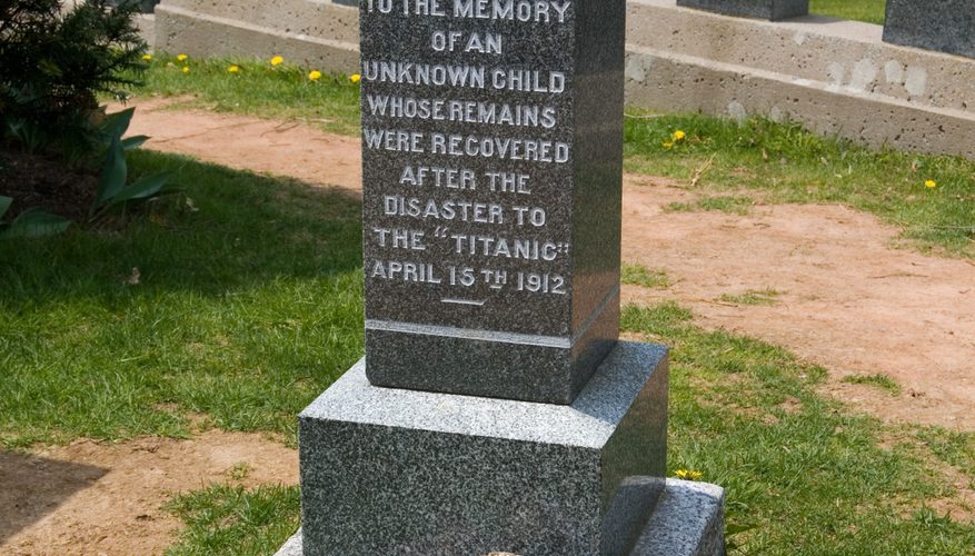 877x500 the difference between the titanic movie the actual story - Titanic Rose Drawing Real