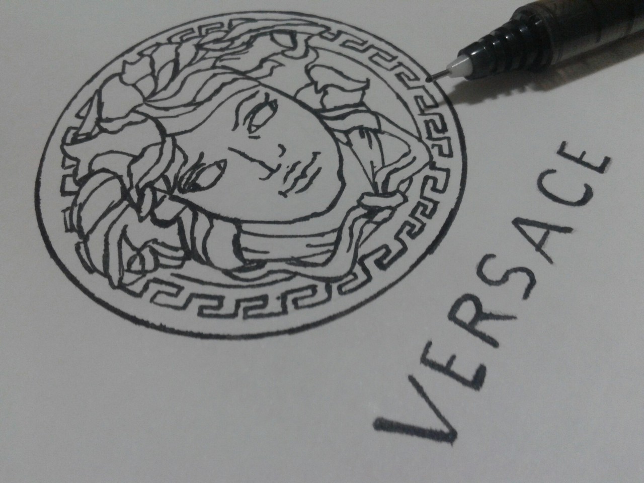 1280x960 versace logo draw - Versace Logo Drawing
