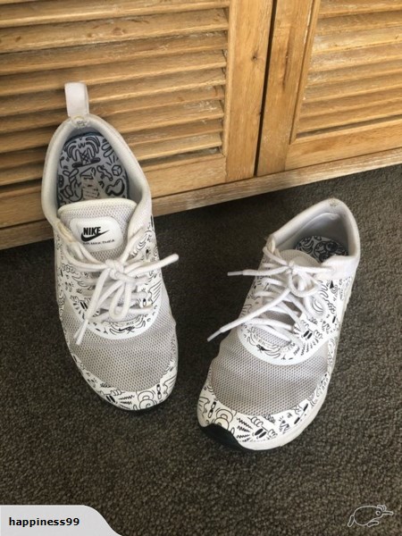 450x600 Nike Woman White Running Limited Edition Walking Shoes - Walking Shoes Drawing