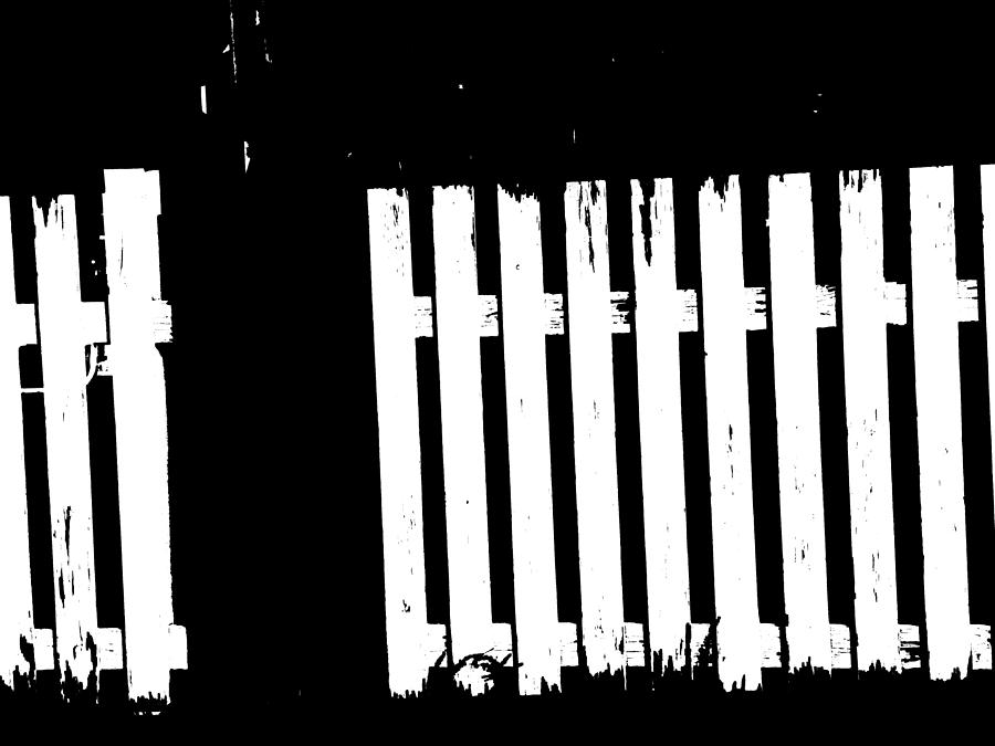 900x675 the white picket fence is broken photograph - White Picket Fence Drawing