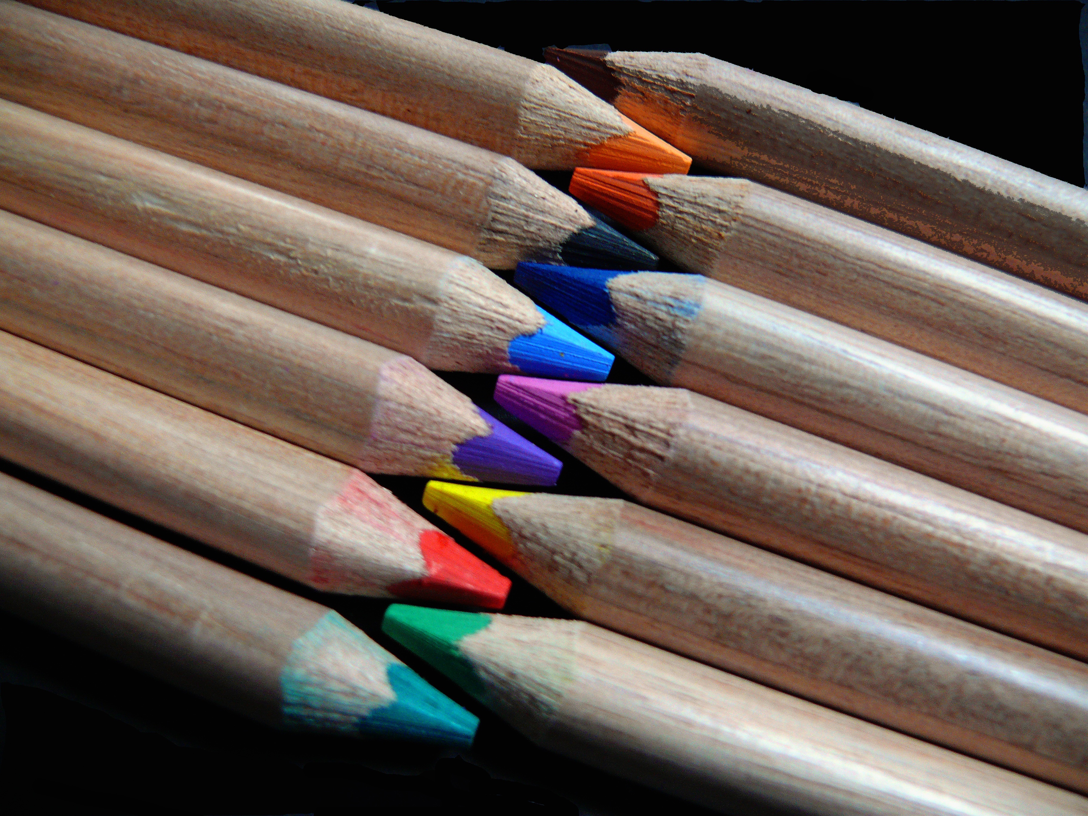 Ten pencils. Карандаши цветные. Красивые карандаши. Карандаш художника. Цветные карандаши заточенные.