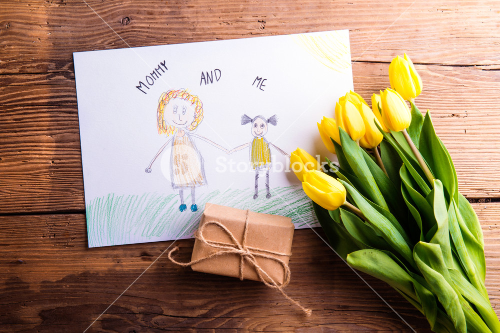 1000x667 mothers day composition childs drawing of her and her mother - Yellow Tulip Drawing
