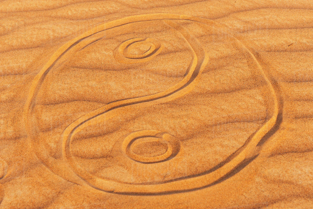 1200x801 Yin Yang Symbol Drawn In Sand - Yin Yang Symbol Drawing