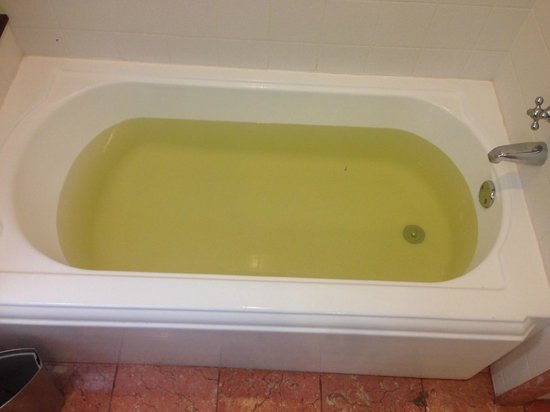 550x412 My Urine Colored Bath Water - Colored Bath Water