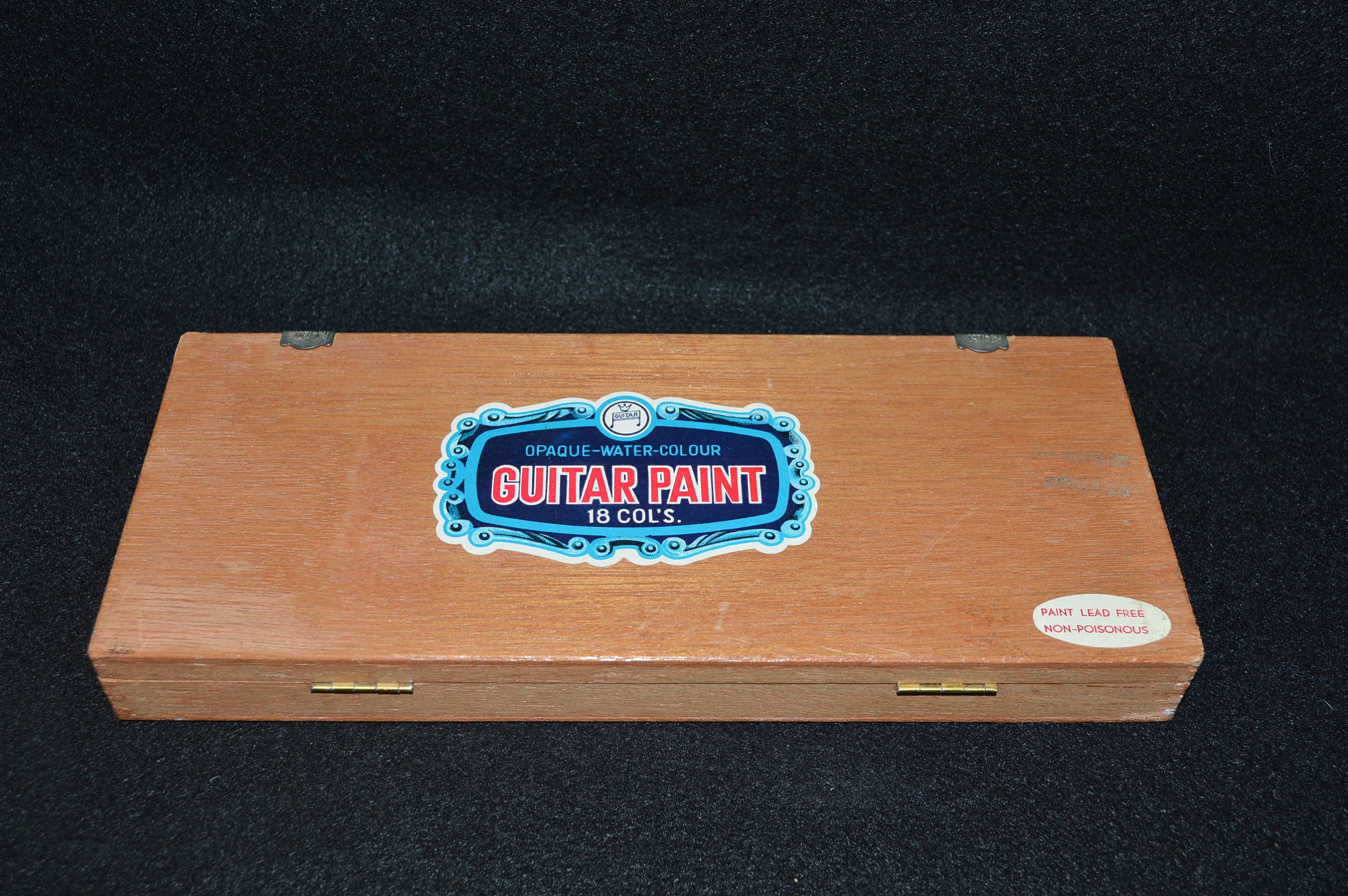 3000x1995 Vintage Set Of Guitar Watercolors With Wooden Box, Vintage Opaque - Guitar Brand Watercolor Paint