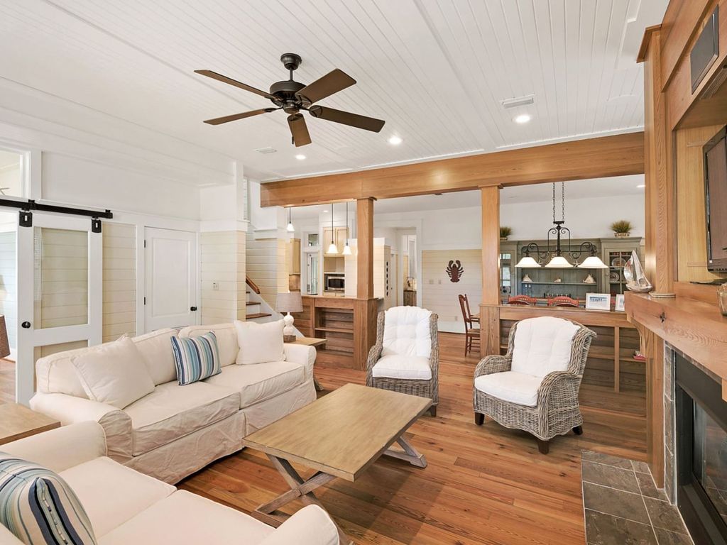 1024x768 Watercolor On The Park - Living Room Watercolor