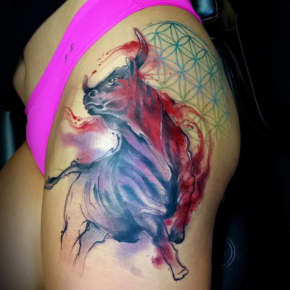 960x960 Watercolor Taurus Bull Tattoo On Side Thigh - Taurus Watercolor Tattoo