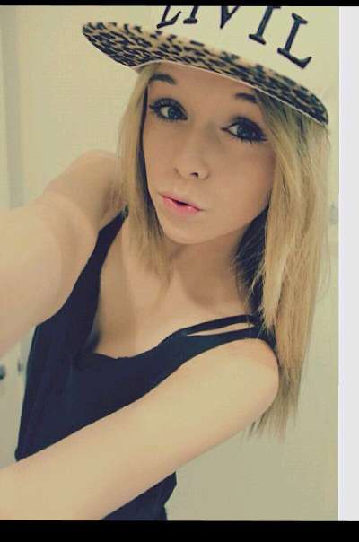 400x604 Adorable Pics Of Watercolor Band Singer Acacia Brinley Clark - Watercolor Acacia