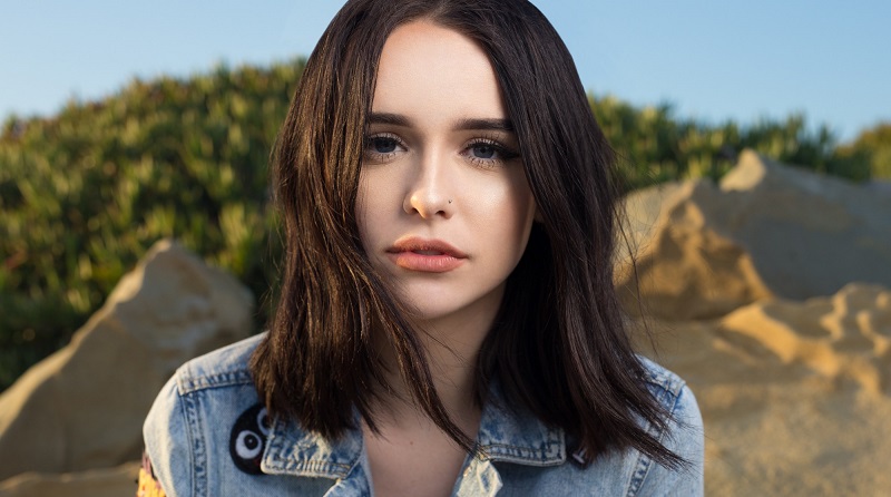 800x446 Acacia Brinley Boyfriend Know About Her Height, Weight And Age - Watercolor Acacia