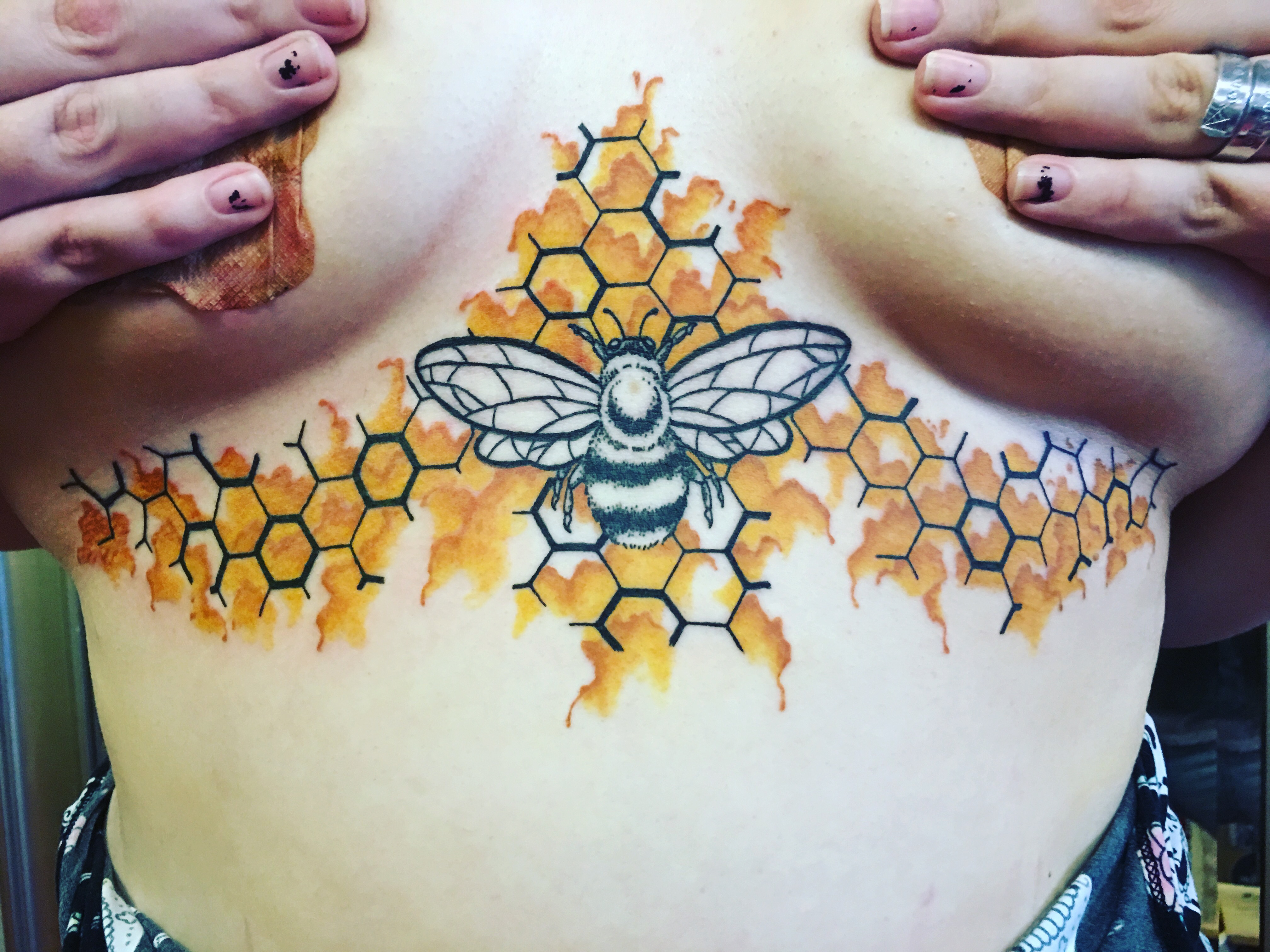 4032x3024 Ashlee Wilson - Watercolor Bee Tattoo
