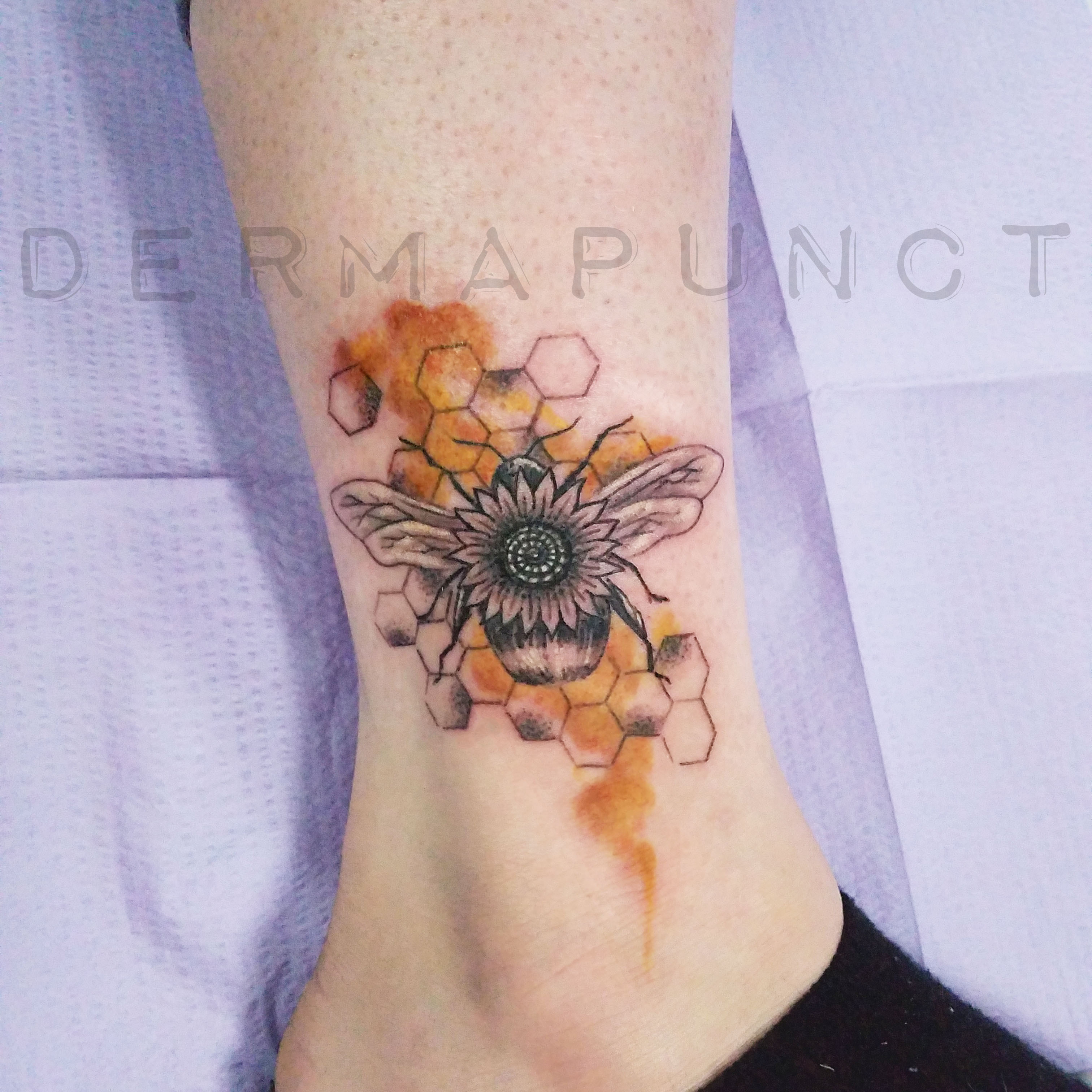 3024x3024 Summerlin Plaza, 942 Ny 376 Wappingers Falls, Ny - Watercolor Bee Tattoo