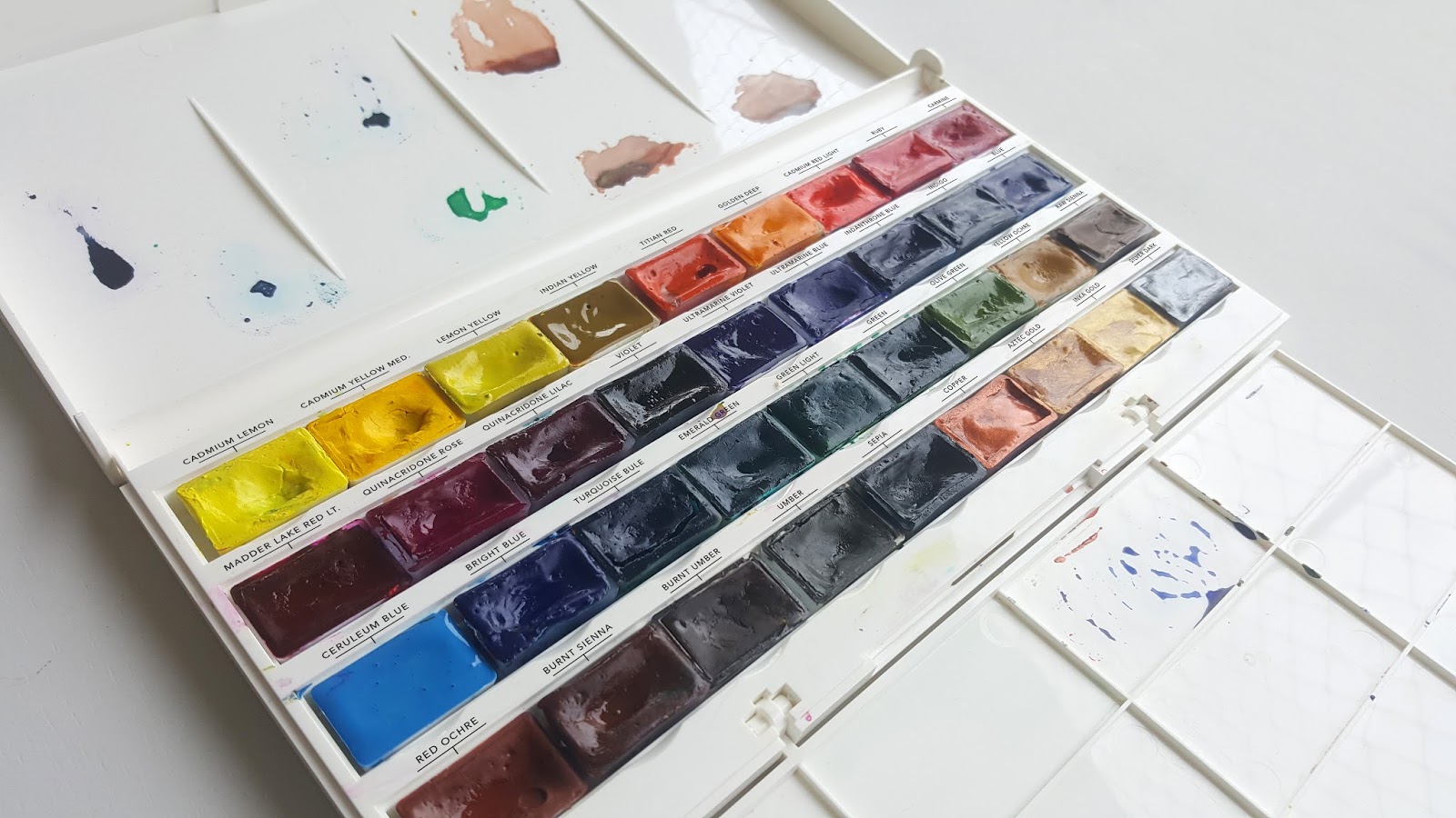 1600x900 White Nights Watercolors - Watercolor Full Pans