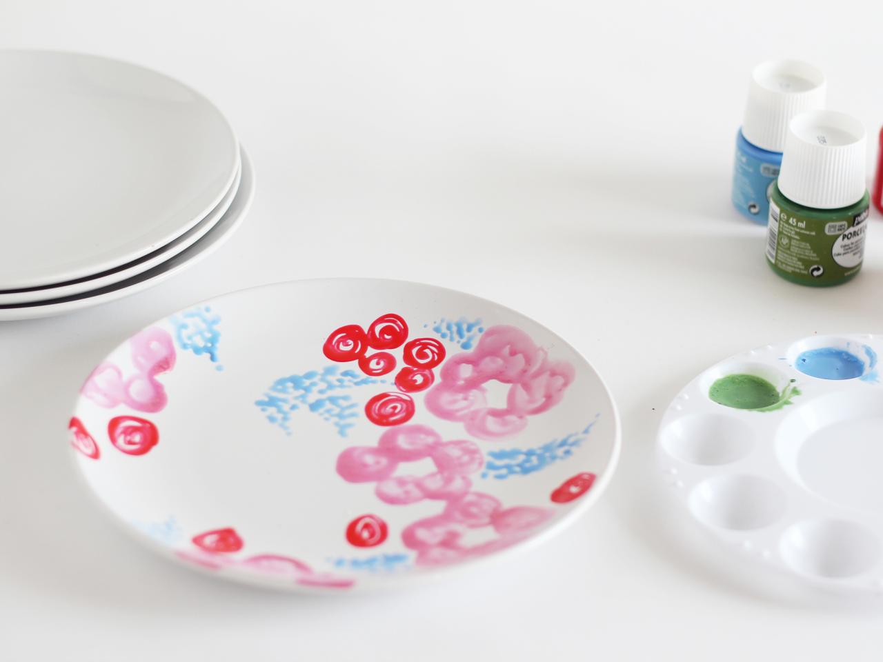 1280x960 How To Paint On Plates Hgtv - Watercolor Plate