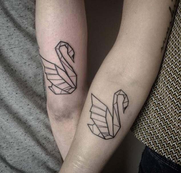 635x609 34 Matching Couple Tattoos All Lovers Will Appreciate - Watercolor Swan Tattoo