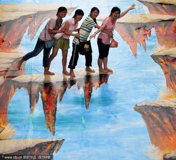 600x546 Stunning 3d Street Painting In E. China - 2 Dimensional Painting