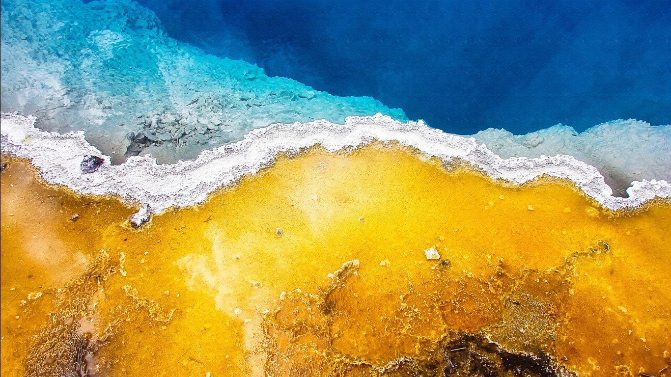 1366x768 Earthworks Waves Painting 4k Hd Wallpaper Wallpapersbyte - 4k Painting