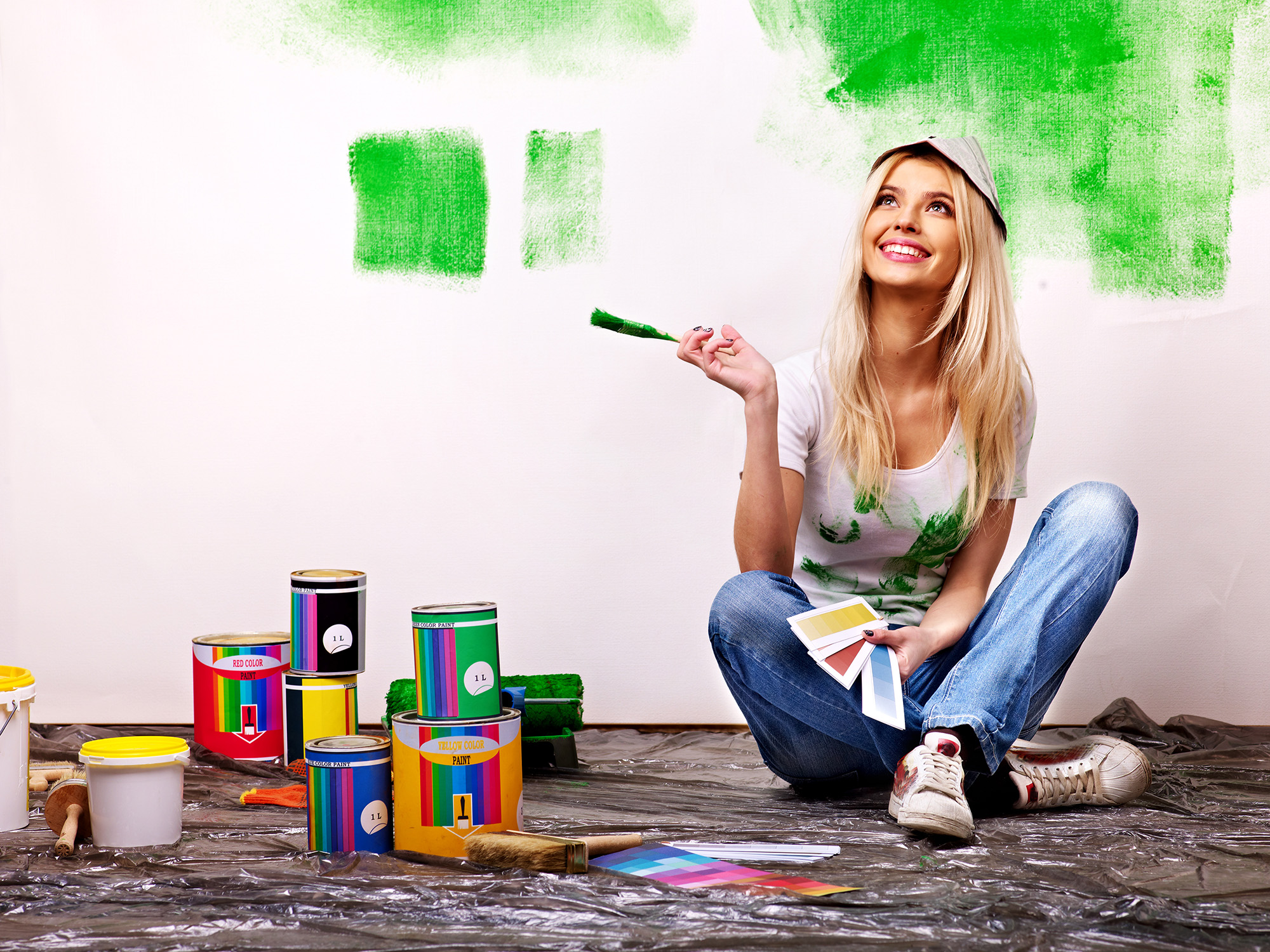 2000x1500 Woman Paint Wall - A Girl Painting