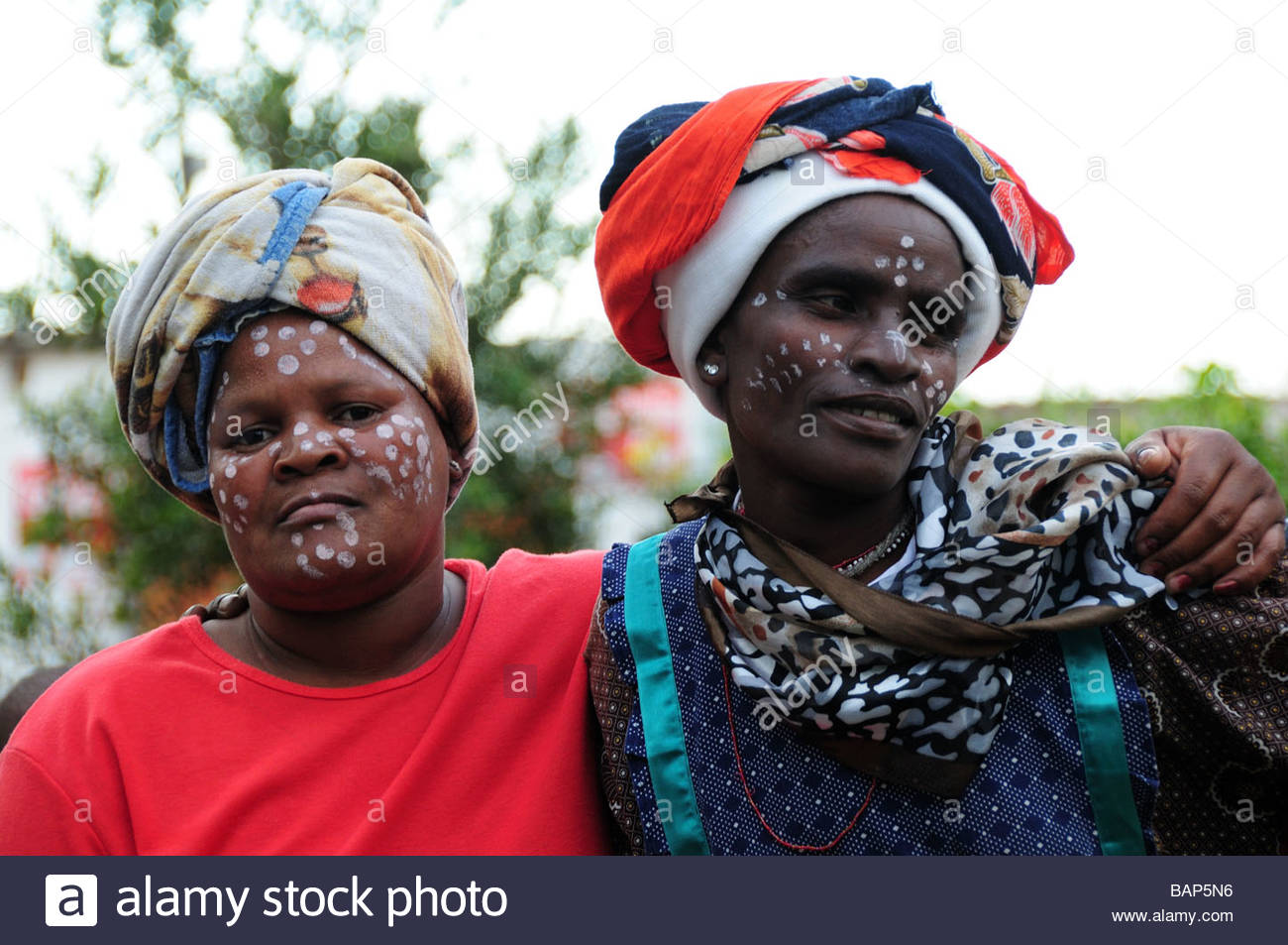 1300x953 Township South Africa Tribal Women Painted Faces Stock Photo - African Tribal Woman Painting