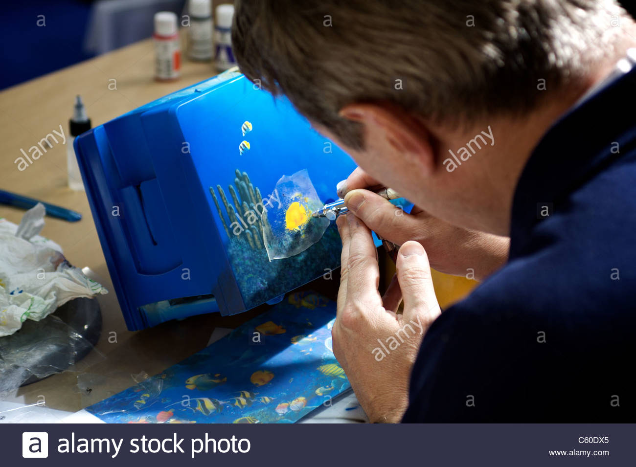 1300x955 Artist Painting With Airbrush A Submarine Landscape With Fish - Airbrush Painting Landscape