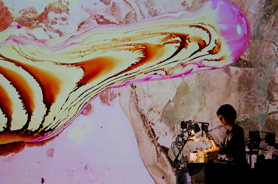 900x595 Continuously Changing - Alive Painting