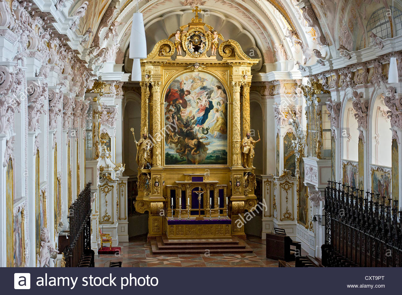 1300x955 Altar With A Baroque Painting Of The Apocalyptic Woman By Paul - Altar Painting