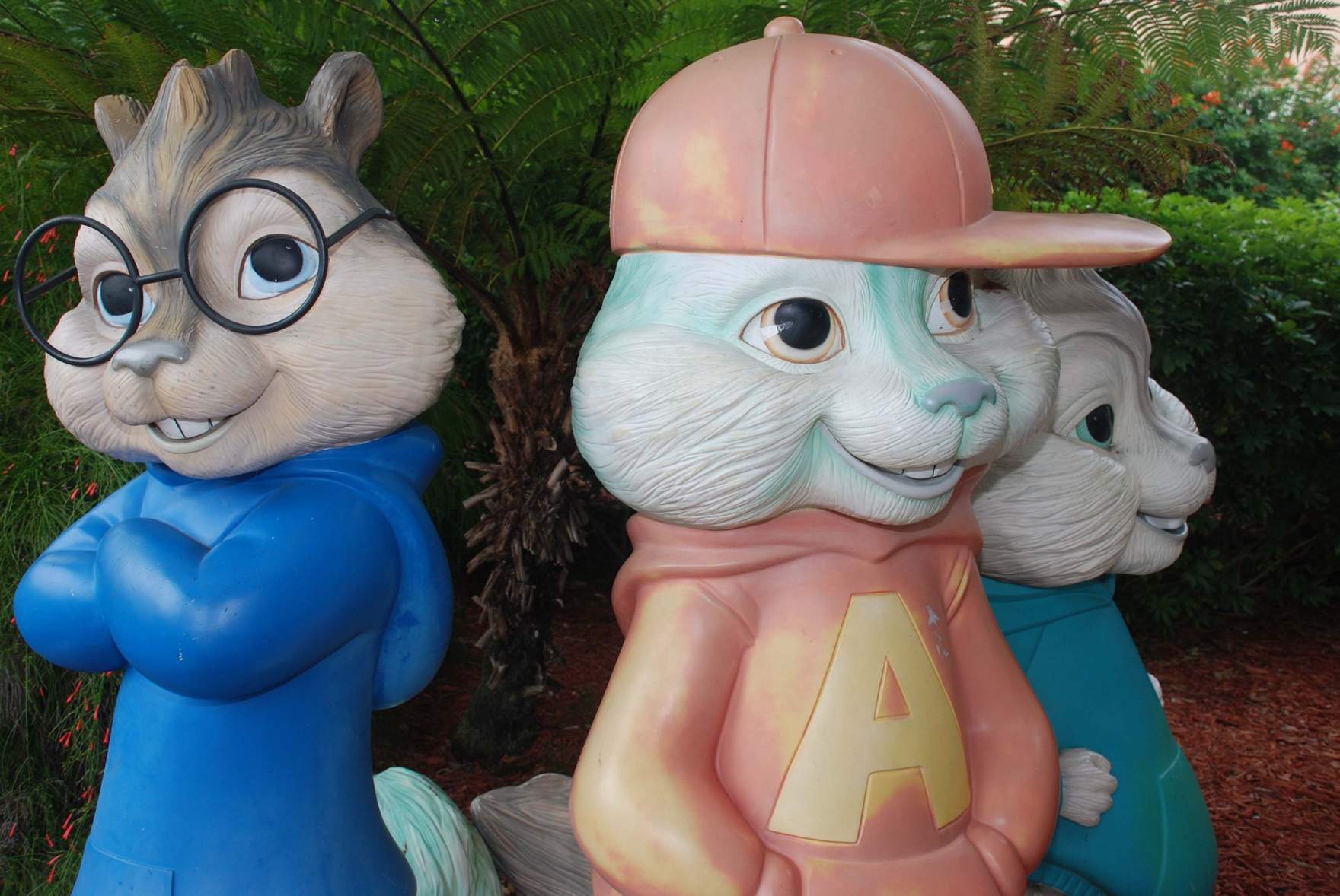 1760x1178 Jesuit Students' Project Aims To Keep Shriners' Kids Smiling - Alvin And The Chipmunks Painting