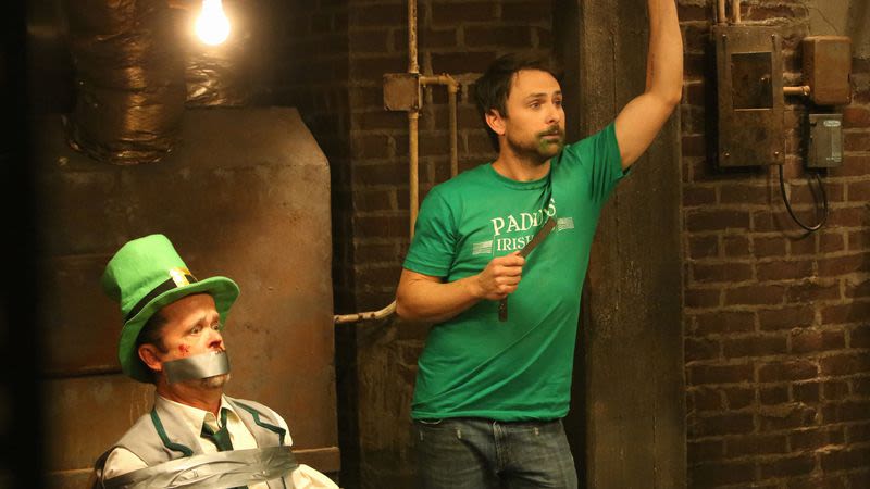 800x450 Charlie Catches A Leprechaun In Best It's Always Sunny - Always Sunny In Philadelphia Painting