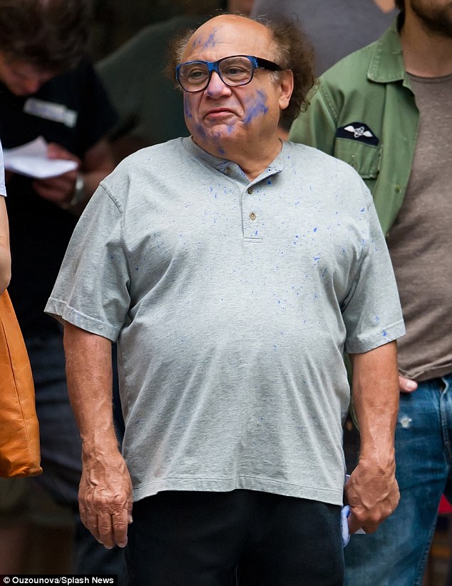 634x821 Paint Is Flying For Danny Devito As It's Always Sunny - Always Sunny In Philadelphia Painting