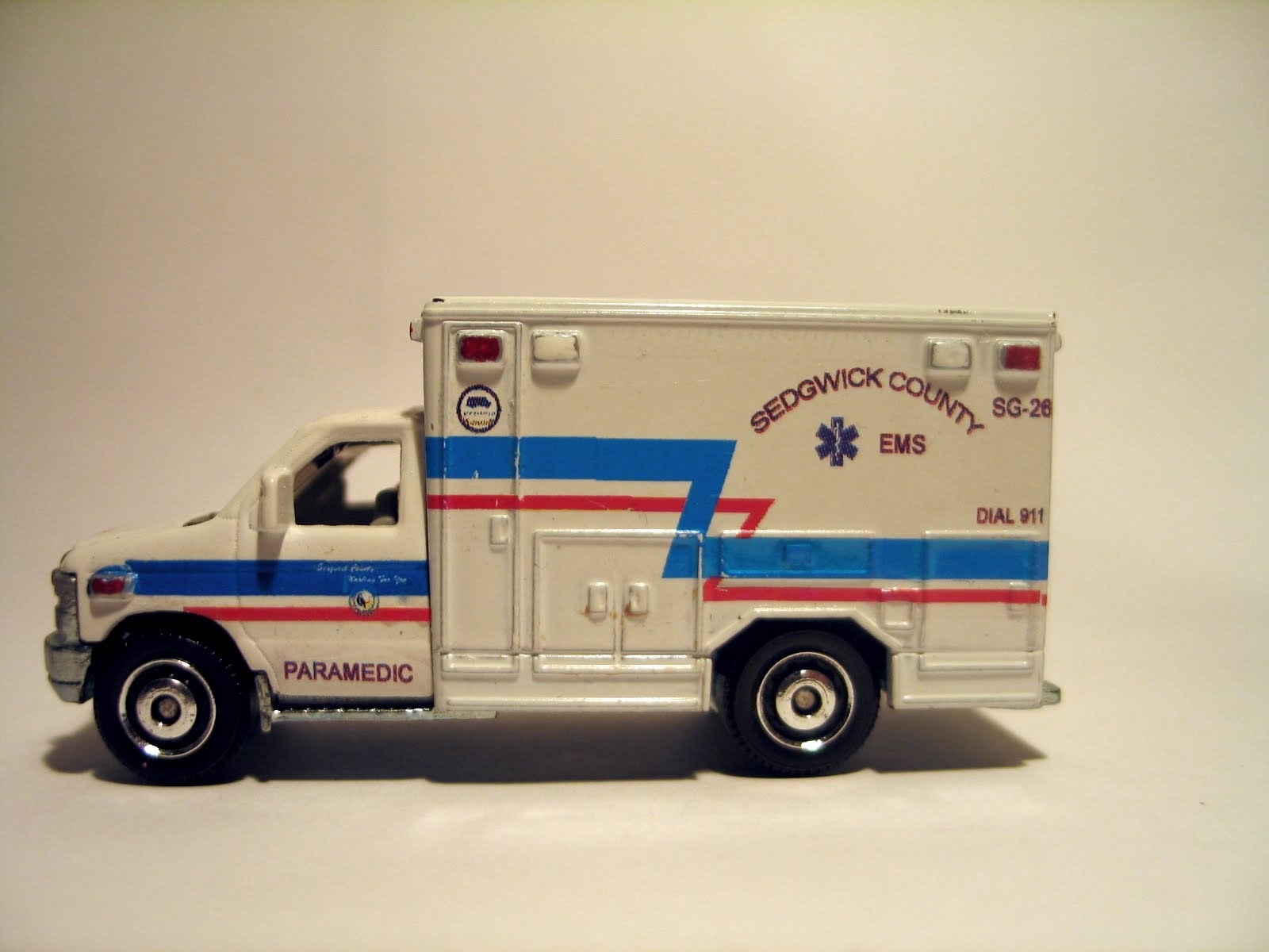 1600x1200 Custom Painted Matchboxhotwheels Fire,police,ambulance Customs - Ambulance Painting