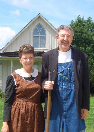 321x450 The Couple Who Posed For The Painting - American Gothic Painting