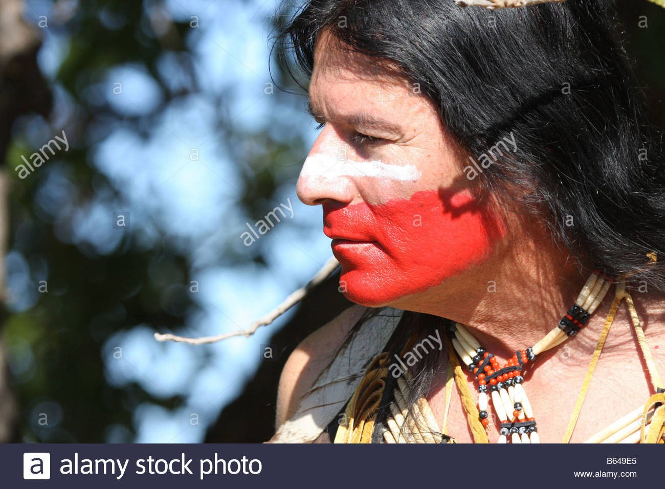 1300x956 An Apache Native American Indian Wearing Red And White Face Paint - American Indian Face Painting