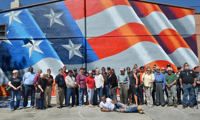 645x388 Artist Paints Enormous Flag - American Veterans Painting