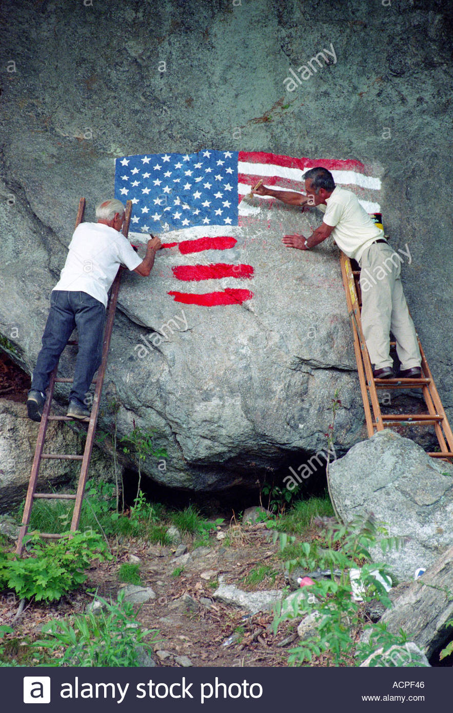 883x1390 Patriotic Korean War Veterans Painting An American Flag On A Large - American Veterans Painting