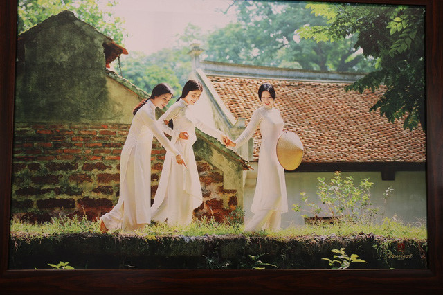 640x426 Viet Nam In Photos - Ao Dai Painting