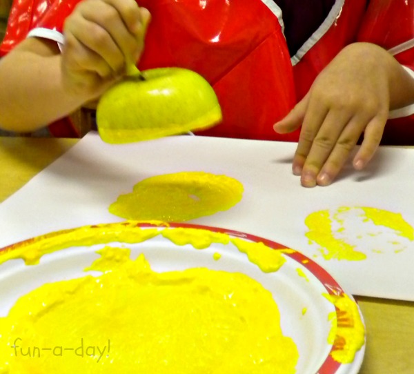 600x542 Apple Print Making - Apple Painting For Kids