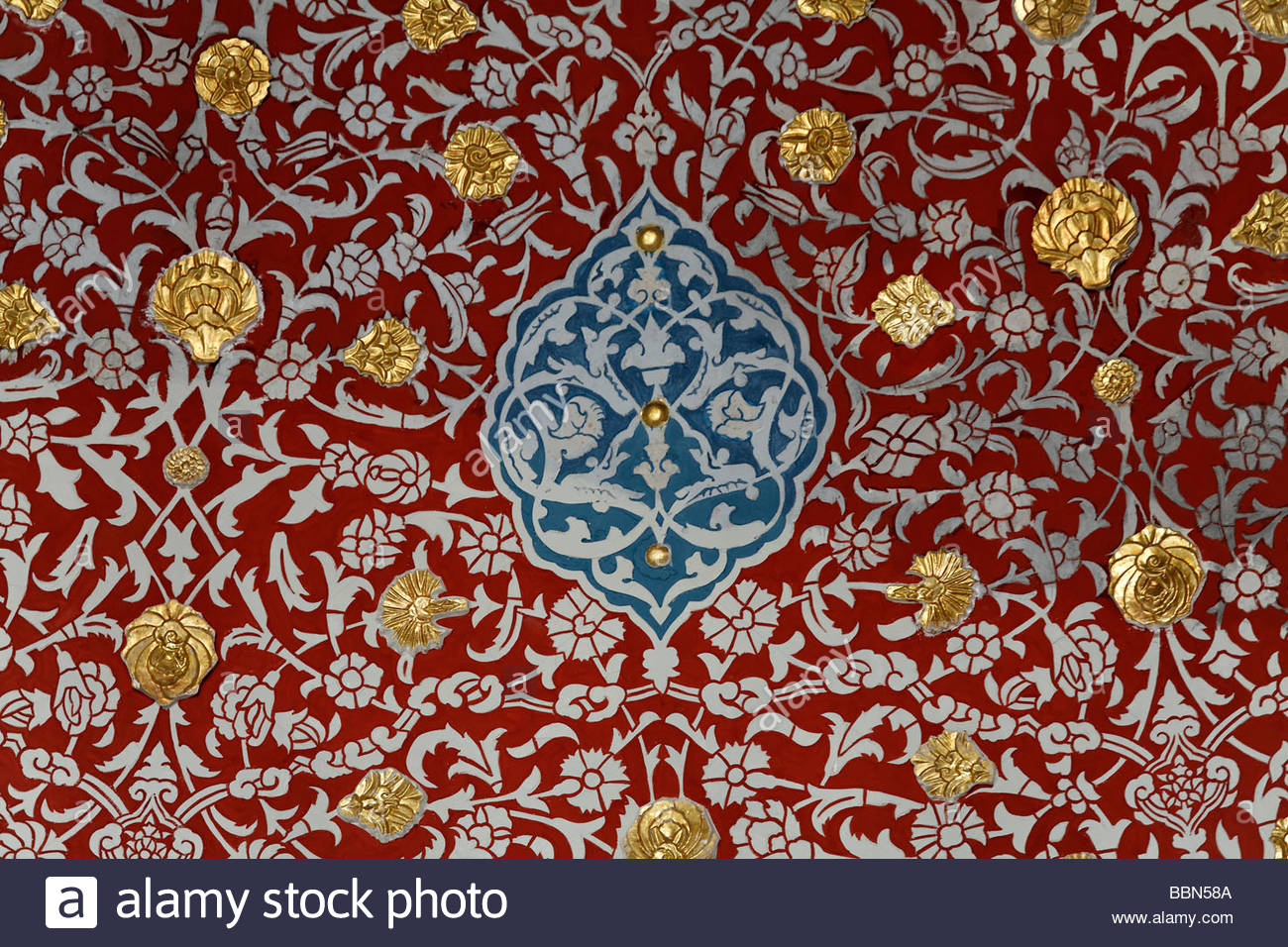1300x956 Dome Painted With Gold Applications And Arabesque Patterns, Artful - Arabesque Painting