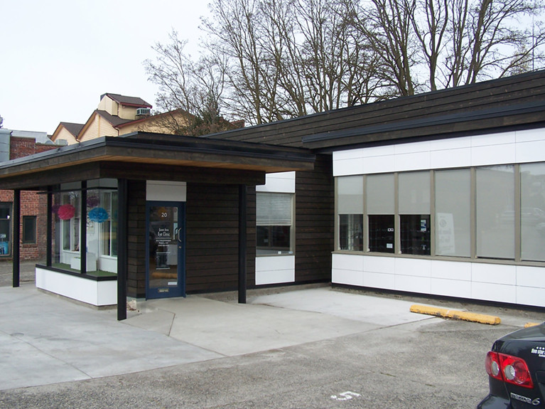 767x575 Queen Anne Eye Clinic - Armadillo Painting