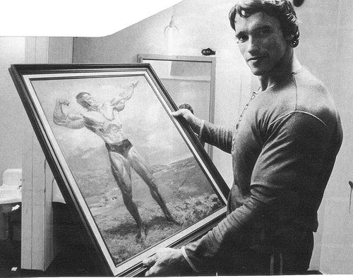 500x394 Arnold Schwarzenegger Admires A Painting Of Himself - Arnold Painting