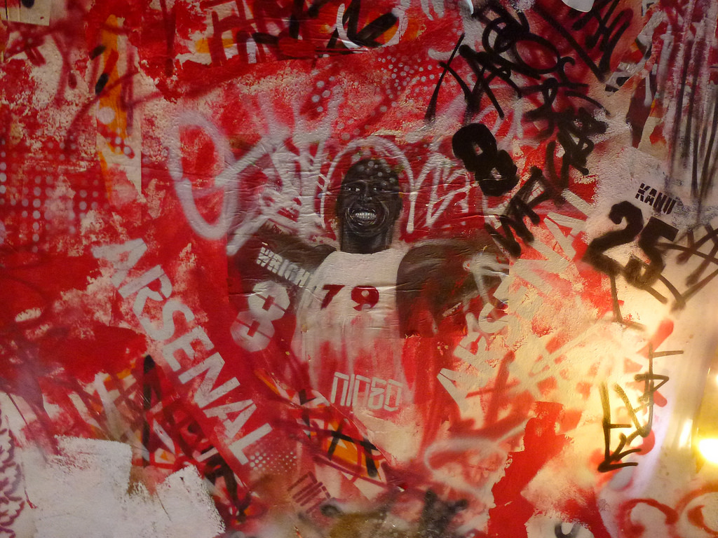 1024x768 The Gunners Pub Painting The Pub Ceiling Up - Arsenal Painting